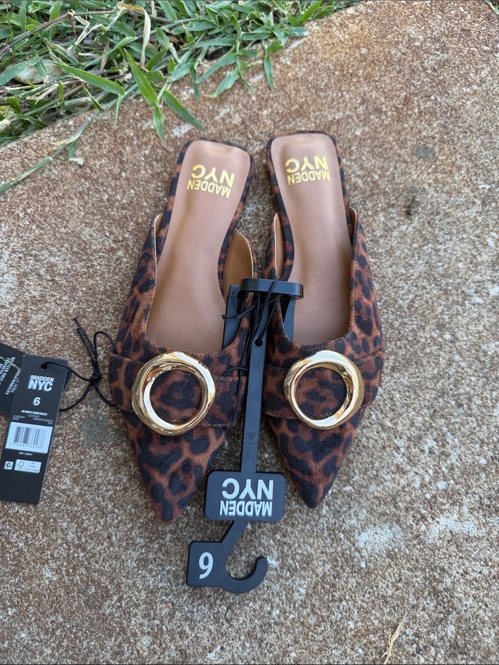 Madden NYC Leopard Print Pointed Toe Flats with Gold Ring. Size 6 NWT